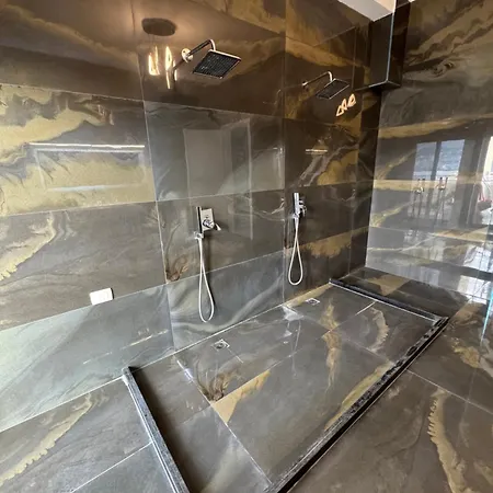 Luxury Penthouse Apartment *